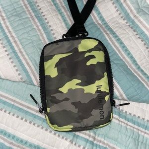 Lulu lemon Camo Crossbody 🤍